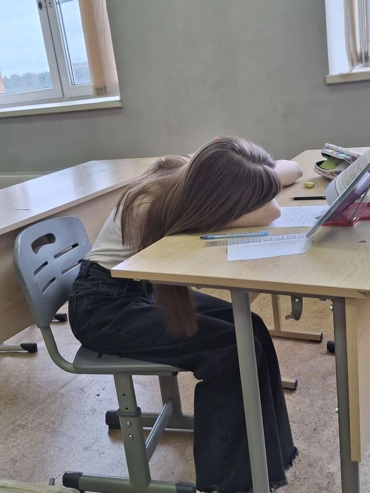 Идея для фото после первой недели школы 😭