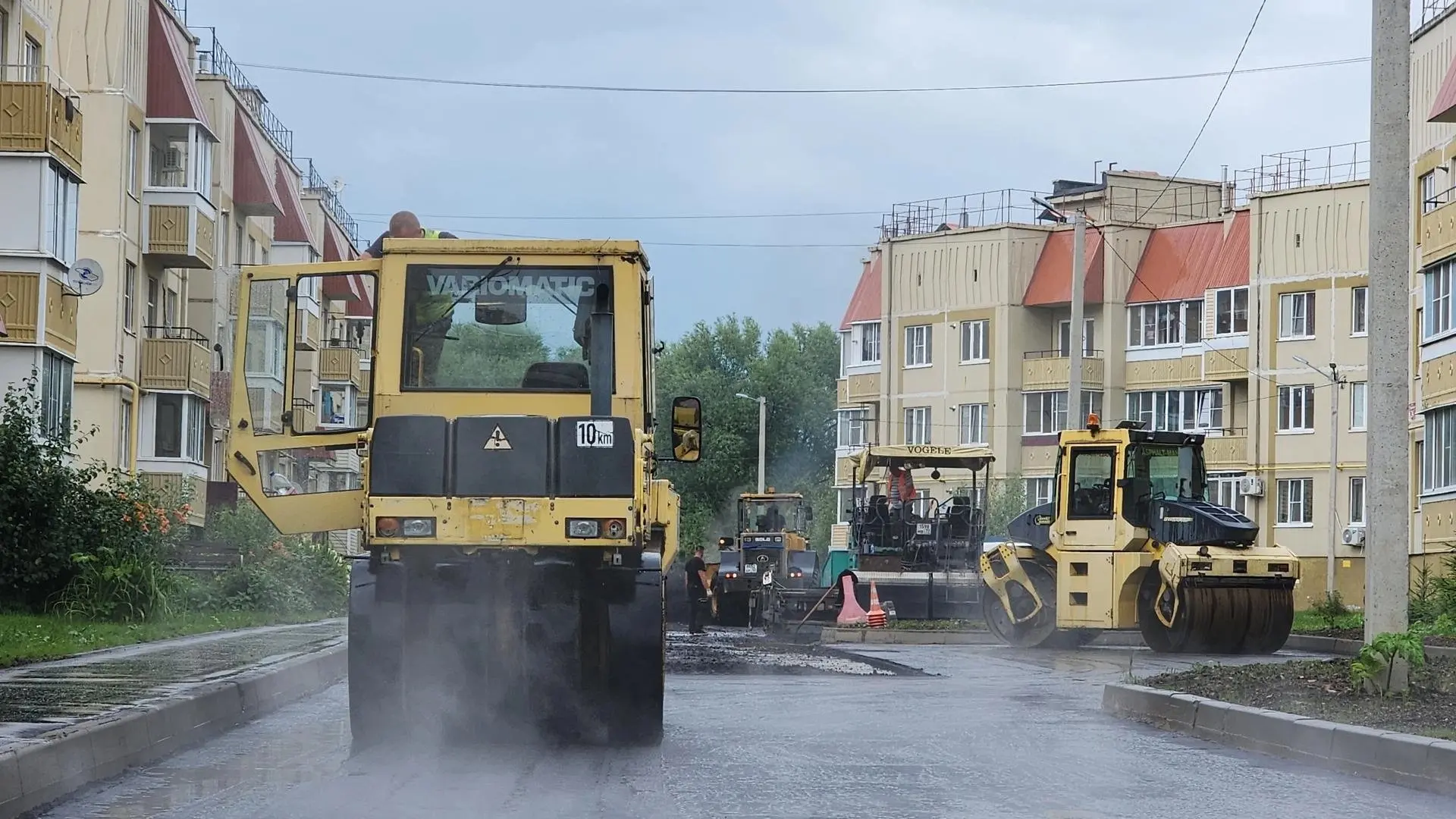 В жилом квартале Благодар вовсю идет благоустройство дворов.