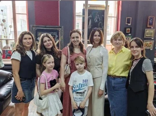 Искусство, которое плавит сердце. Гордость нашей школы — на выставке памяти мастера 🎨✨

Наш препода