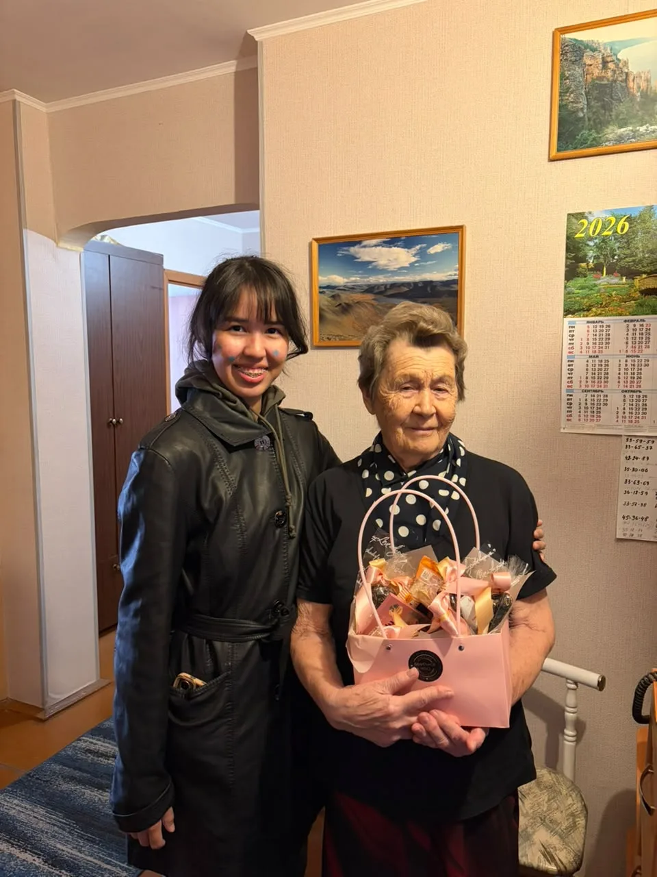 Сегодня поздравили  с Днем пожилых людей и наступающим днем Учителя нашего ветерана , С...
