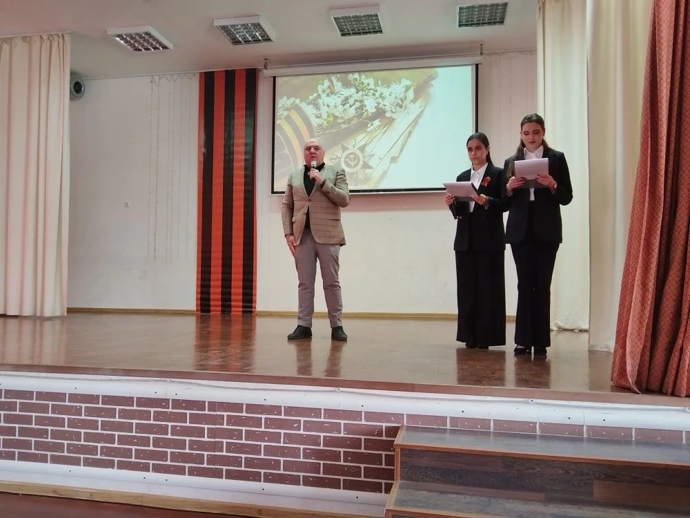 «Никто не забыт, ничто не забыто»  Сегодня в нашей школе состоялся праздничный концерт, посвященный 