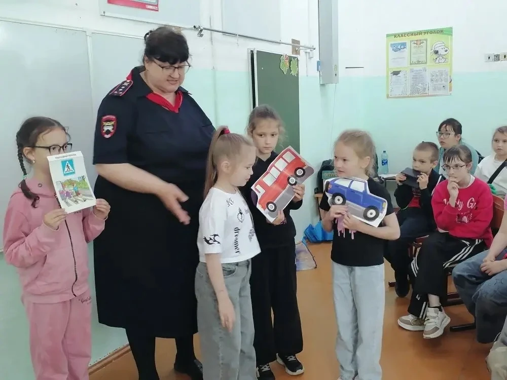 Сегодня в нашем пришкольном лагере прошла важная встреча! Нас посетила инспектор группы по пропаганд