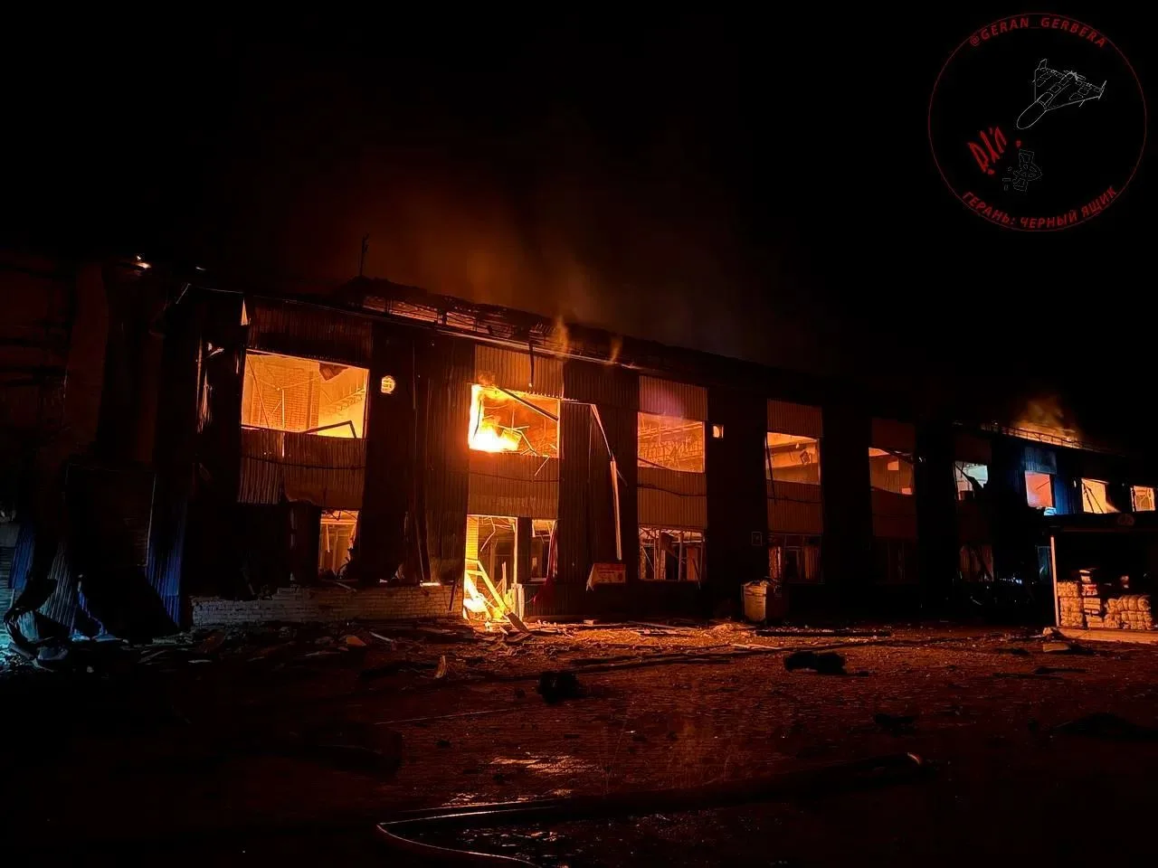 🔥 Пожар на 500 м²: удар по «Большому базару» в Запорожье!

Серия ударов БПЛА «Герань‑2» зафиксирова