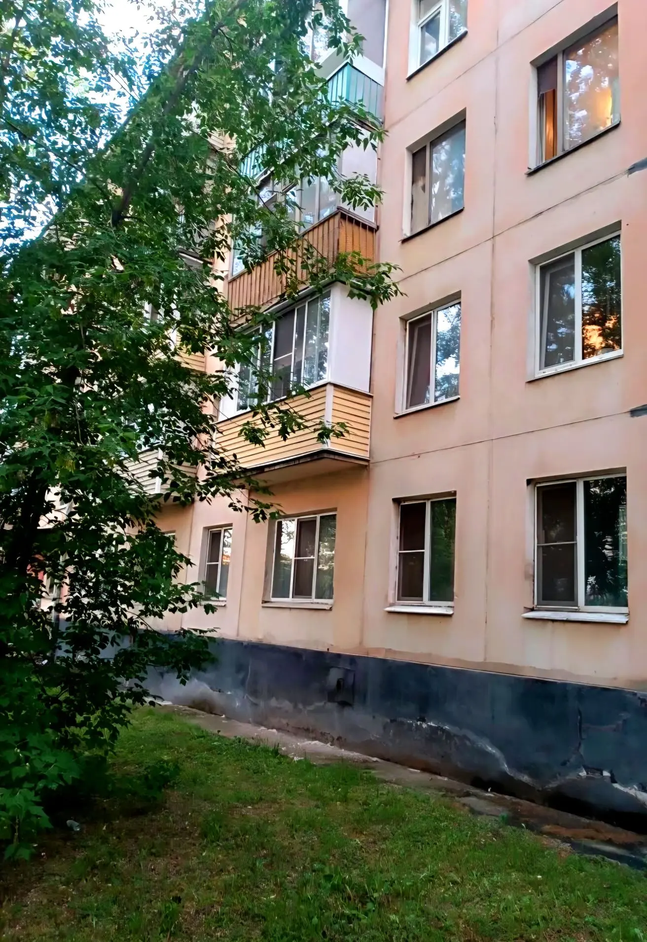 В Конаково следователь СК устанавливает обстоятельства падения ребёнка из окна

14 июня 2026 года в 