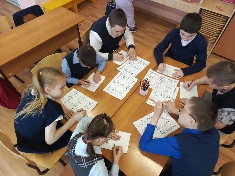 ✅ Неделя психологии ✅ ♻️♻️♻️ Ребята  младших классов были приглашены  психологами  Татьяной Валерьев