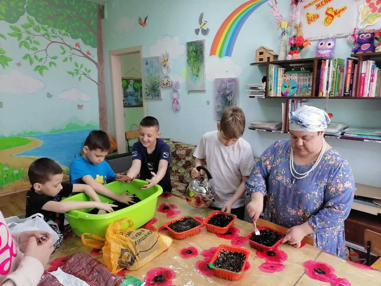 Сезон посева и выращивания рассады  в клубе «Растим вместе». Посеяны и уже  взошли поми...
