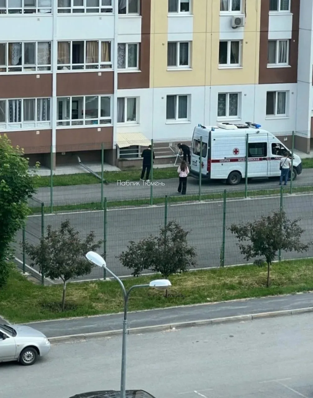 Ребёнок выпал из окна многоэтажки на Лесобазе в Тюмени

Малыша обнаружили на земле прямо под окнами 