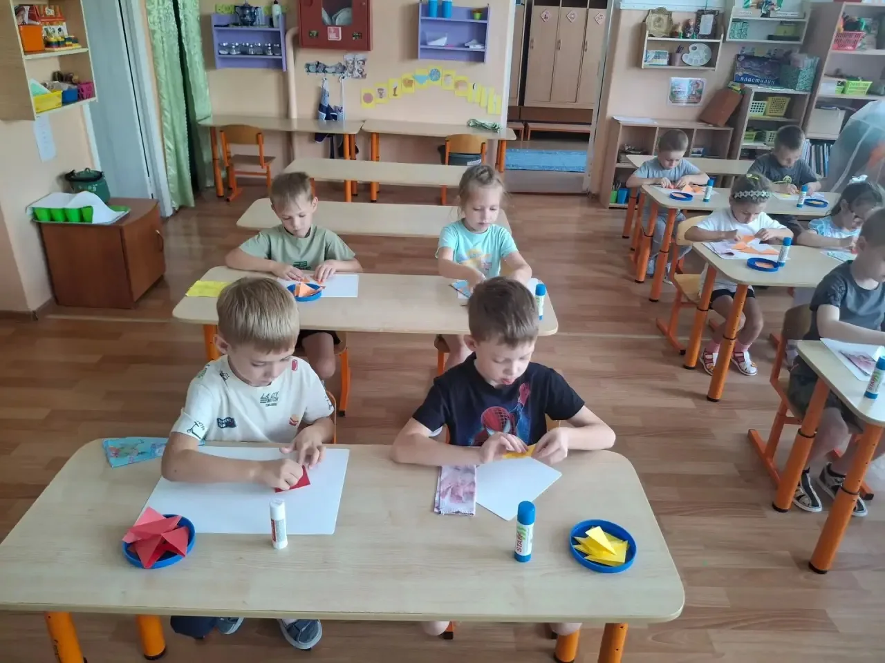 Квадрат бумаги мы берем,