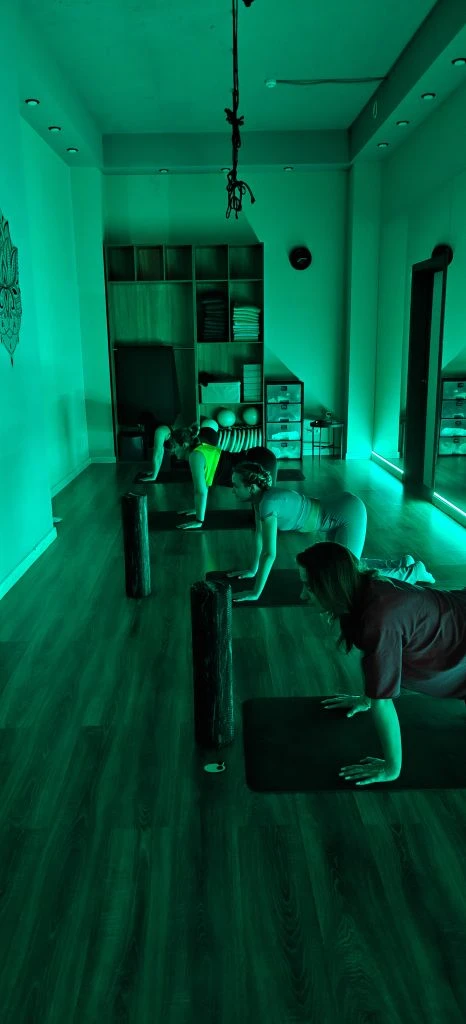 Хатха-йога с роллом🧘🏻‍♀️