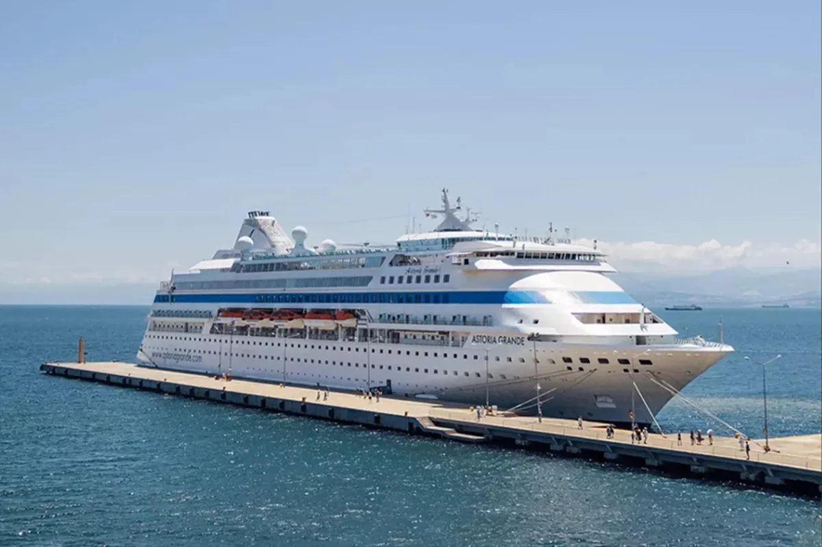🚢 Лайнер Astoria Grande временно перестанет выходить из Сочи. 

Круизный лайнер Astoria Grande на в