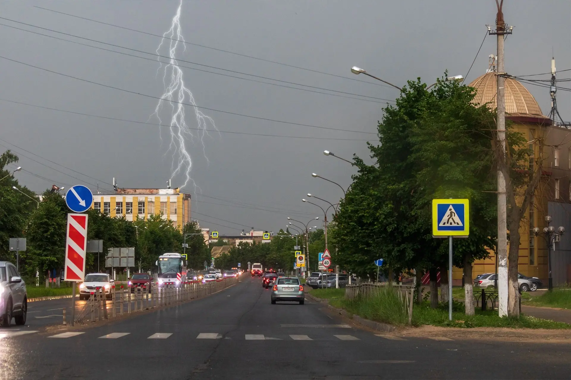 ⛈️ МЧС выпустило экстренное предупреждение о непогоде в Московской области

МЧС выпустили экстренное