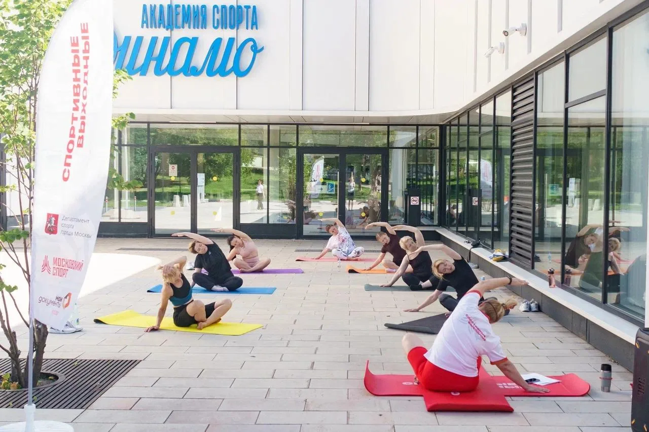 🧘 Спорт на свежем воздухе у музея «Динамо»

В рамках проекта «Спортивные выходные» проходят занятия