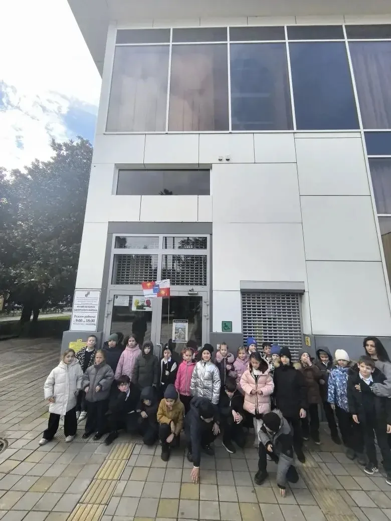 🎨 Герои глазами художников! 👨‍👩‍👧‍👦  30 января, 1 «Г» класс прикоснулся к важному и очень трогательн
