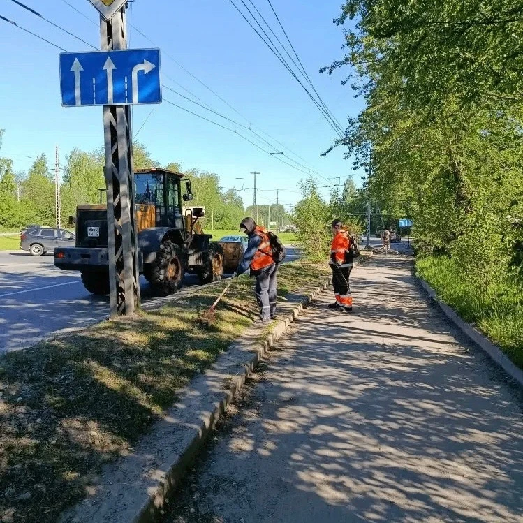 Поливомоечные машины убирают улицы Петрозаводска