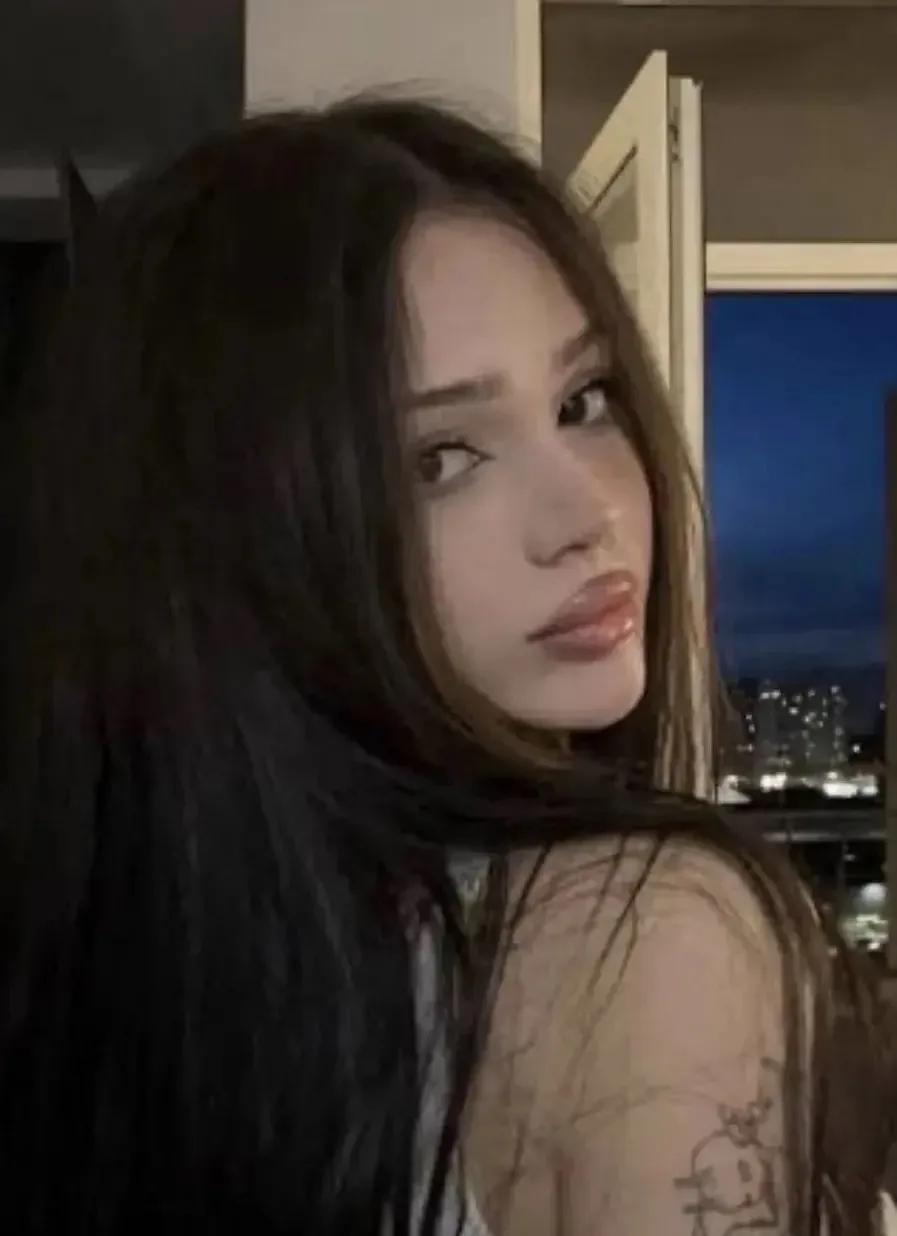 🍷 Саша
Возраст: 21
Место: Тула

О себе:
Чего-то интересного ✨ 

🍷 Написать: max/Знакомства/Саша21Т