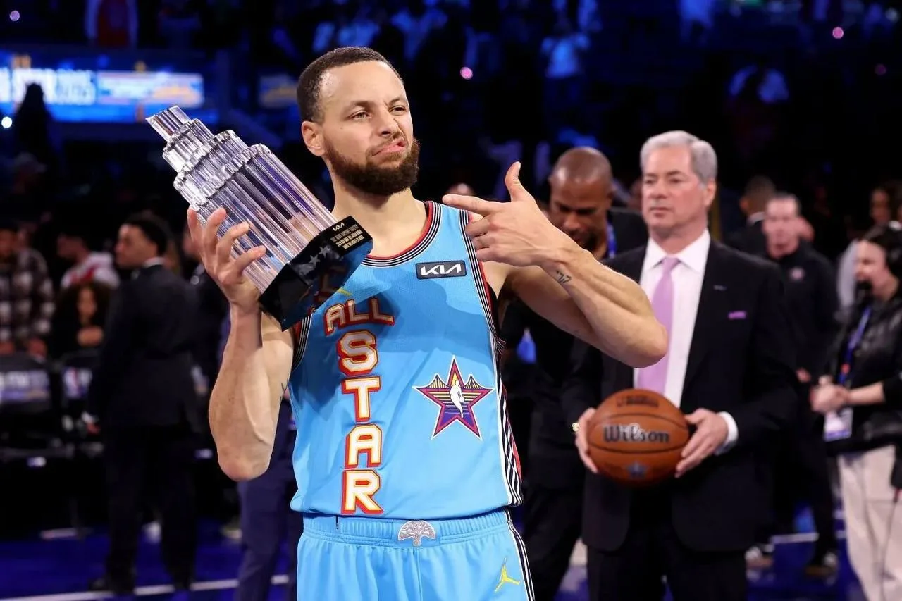 НОВОСТИ NBA 🇺🇸

🏀Стефен Карри «устал от охоты за звездами», которую ведут «Уорриорз»
- Стефен Кар