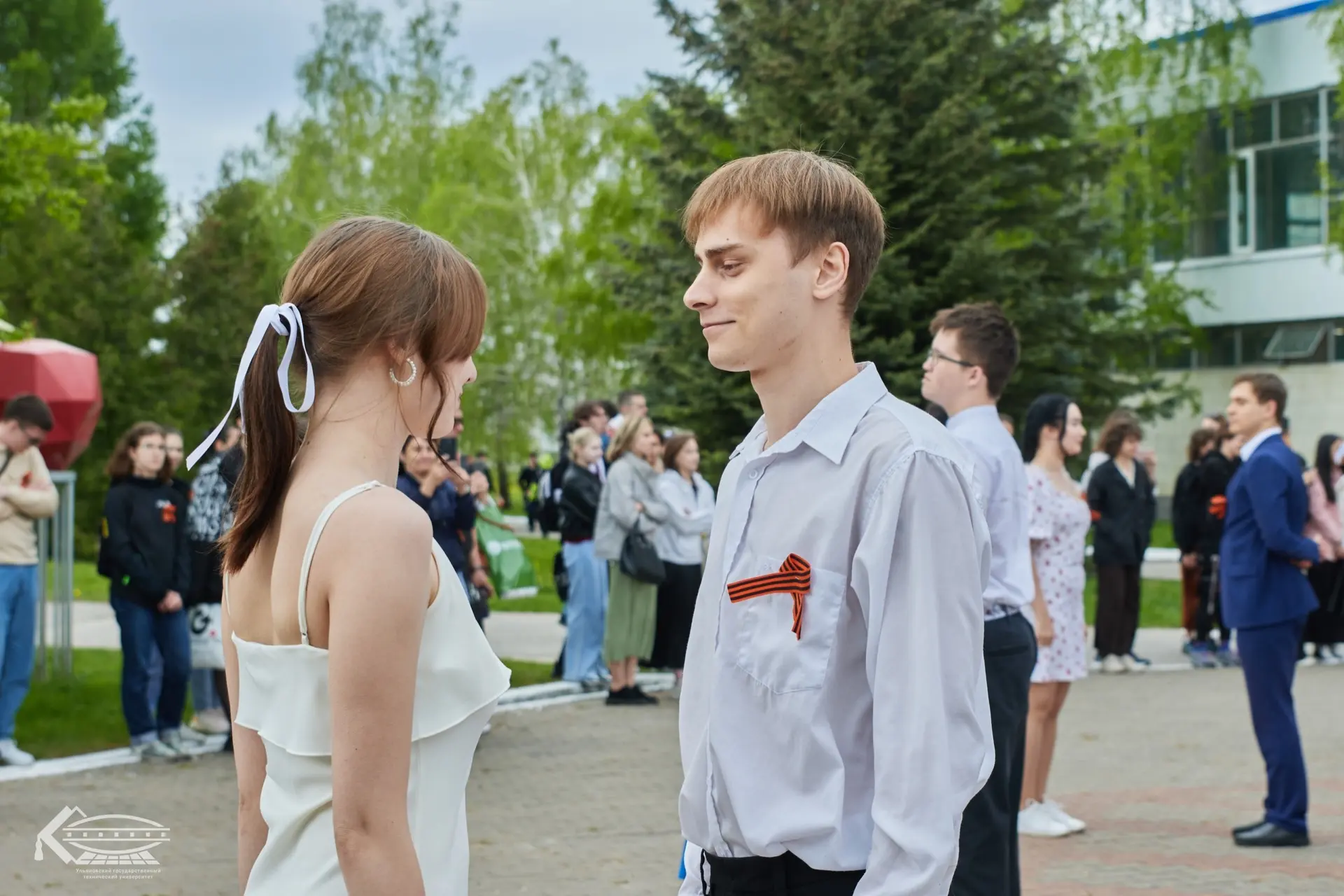Репетиция вальса через 3,2,1...