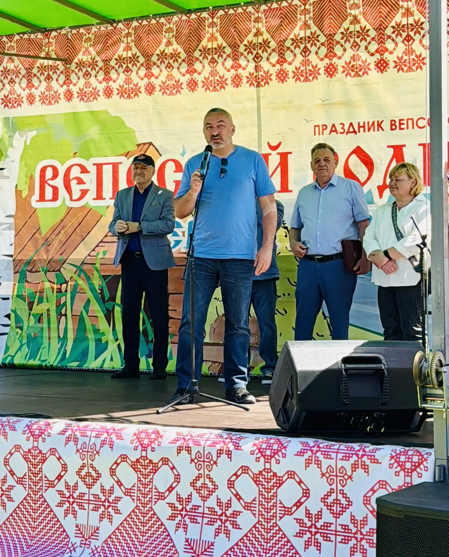 Дорогие друзья!

Сегодня хороший солнечный день, идеальный для торжества. Провел его в Шугозеро на т