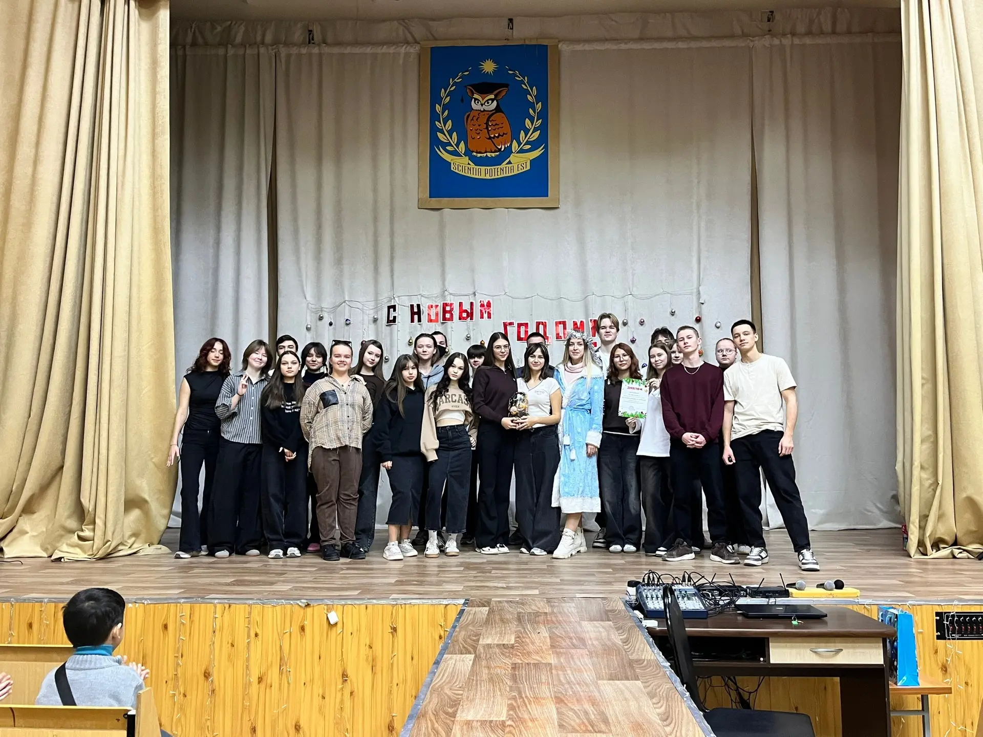 🎄Календарь ожидания Нового года🎄   ❄️Уже который год в нашей Гимназии проходит «Календарь ожидания Н