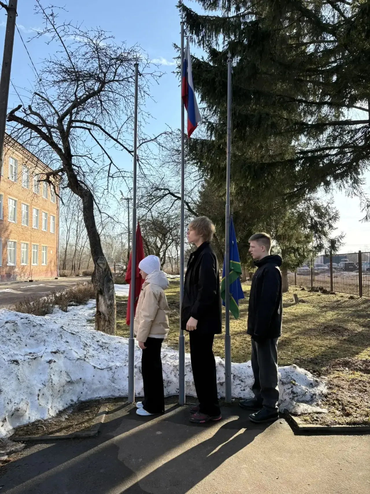🇷🇺 РАЗГОВОР О ВАЖНОМ  Утро понедельника 30 марта 2026 года в школе традиционно началось с торжествен
