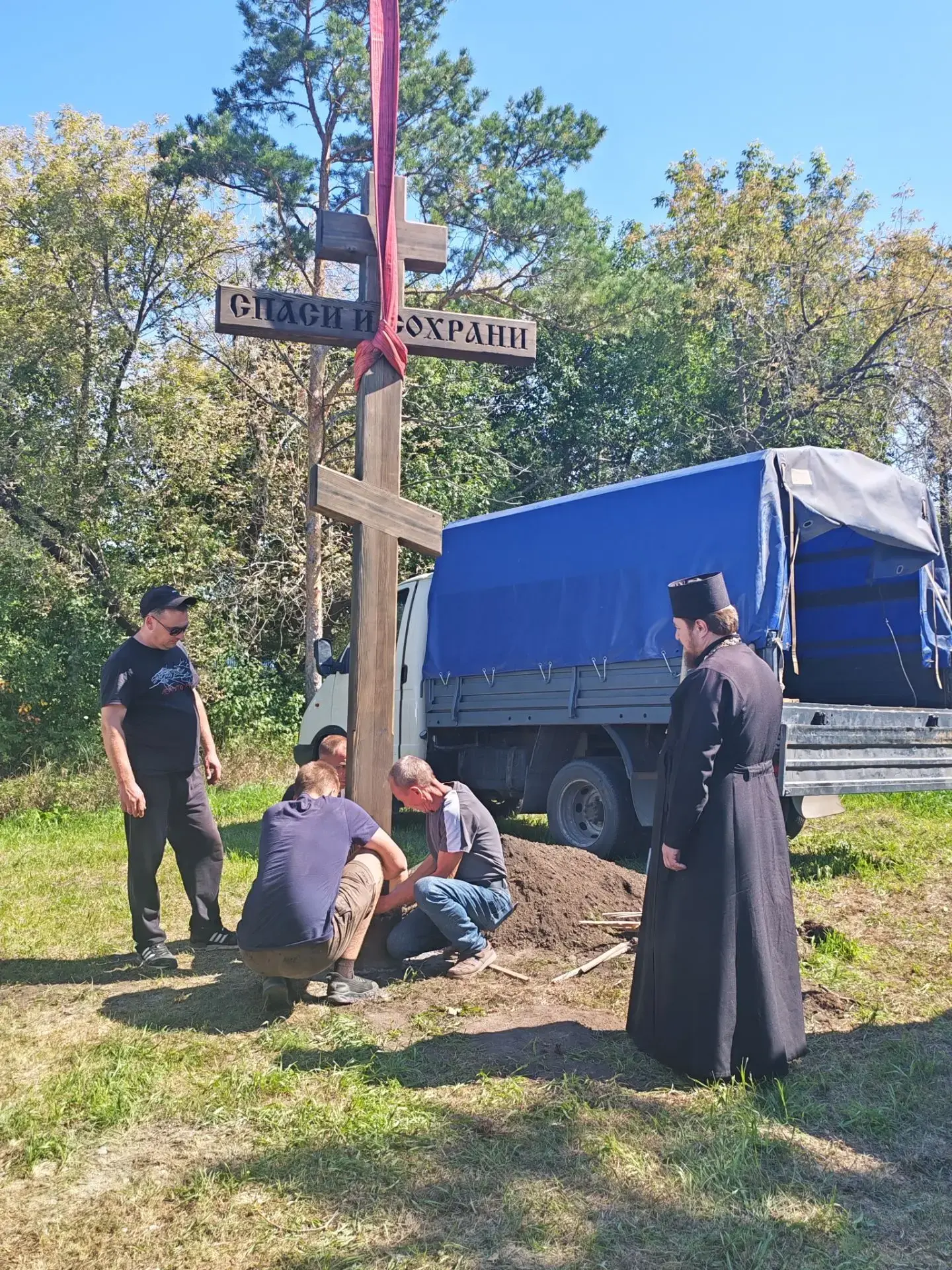 В селе Новоселье установили Поклонный крест