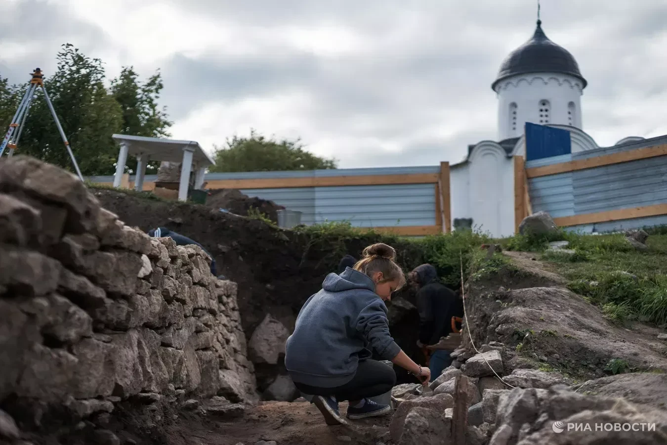 Российские археологи нашли уникальный по богатству средневековый клад.