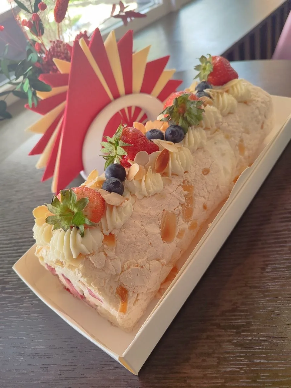 В наличии Меренговый рулет с ягодами 🍓🫐✨

Цена 2730 рублей