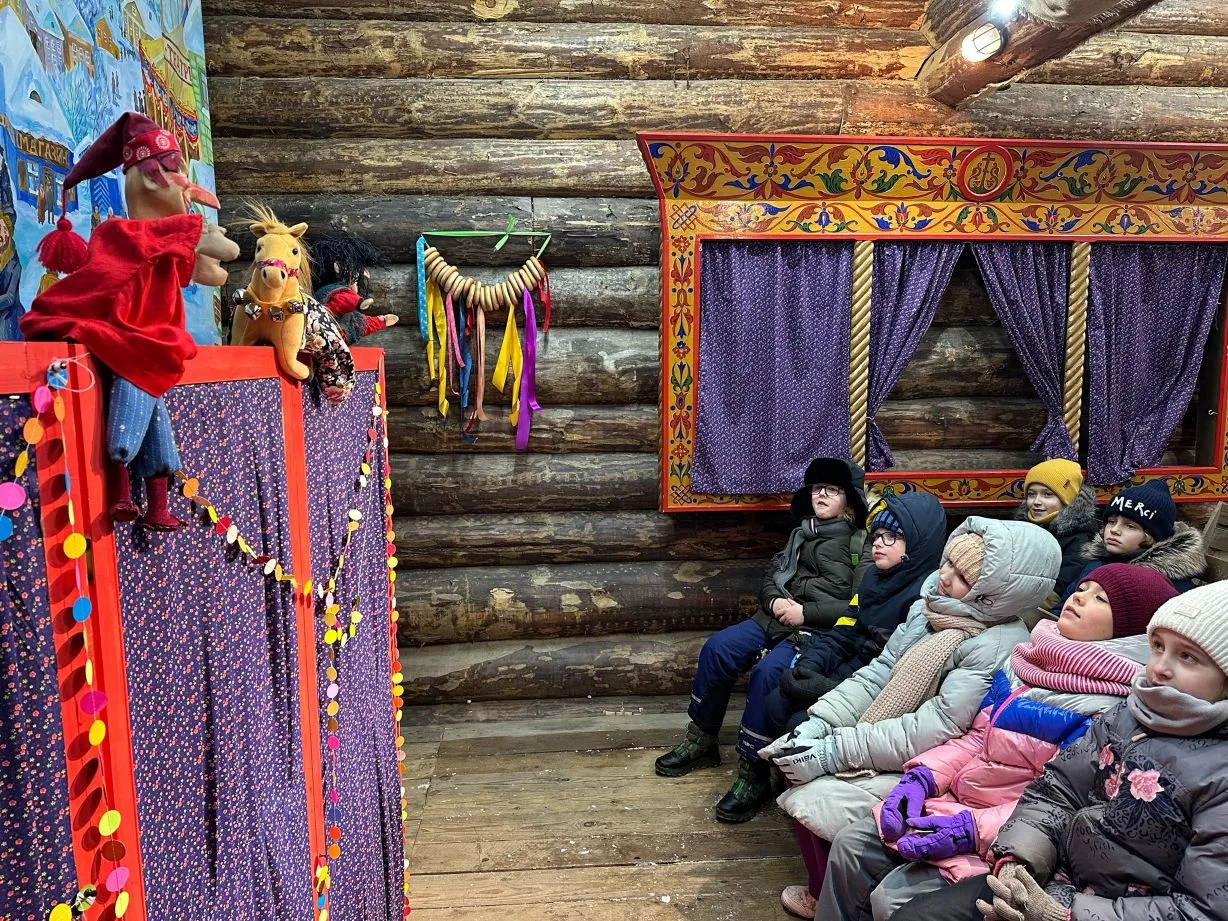 🌷 3 «В» поздравляет всех с наступлением весны!    ✨ Наш класс проводил зиму в этнографическом парке 