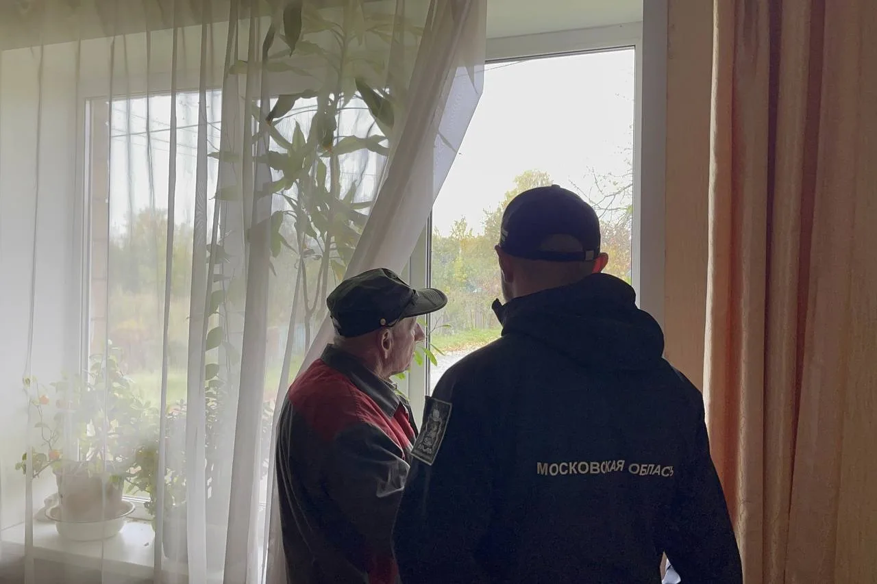 🦺 В Подмосковье восстанавливают дома после атаки БПЛА