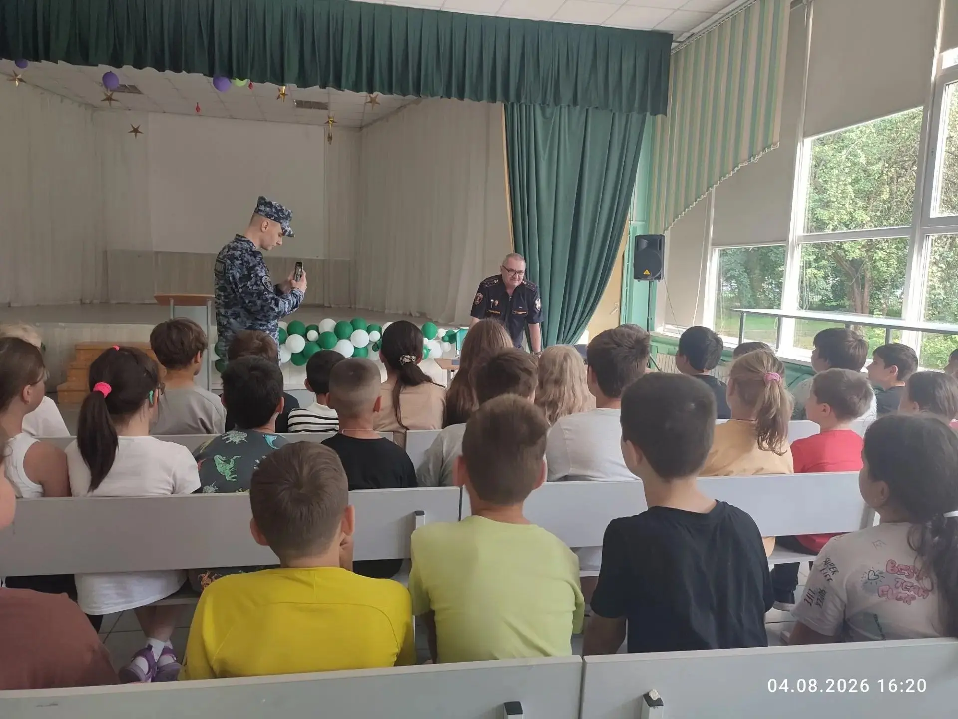 5 августа к ребятам в пришколый оздоровительный лагерь "Радуга" пришли представители Вневедомственно