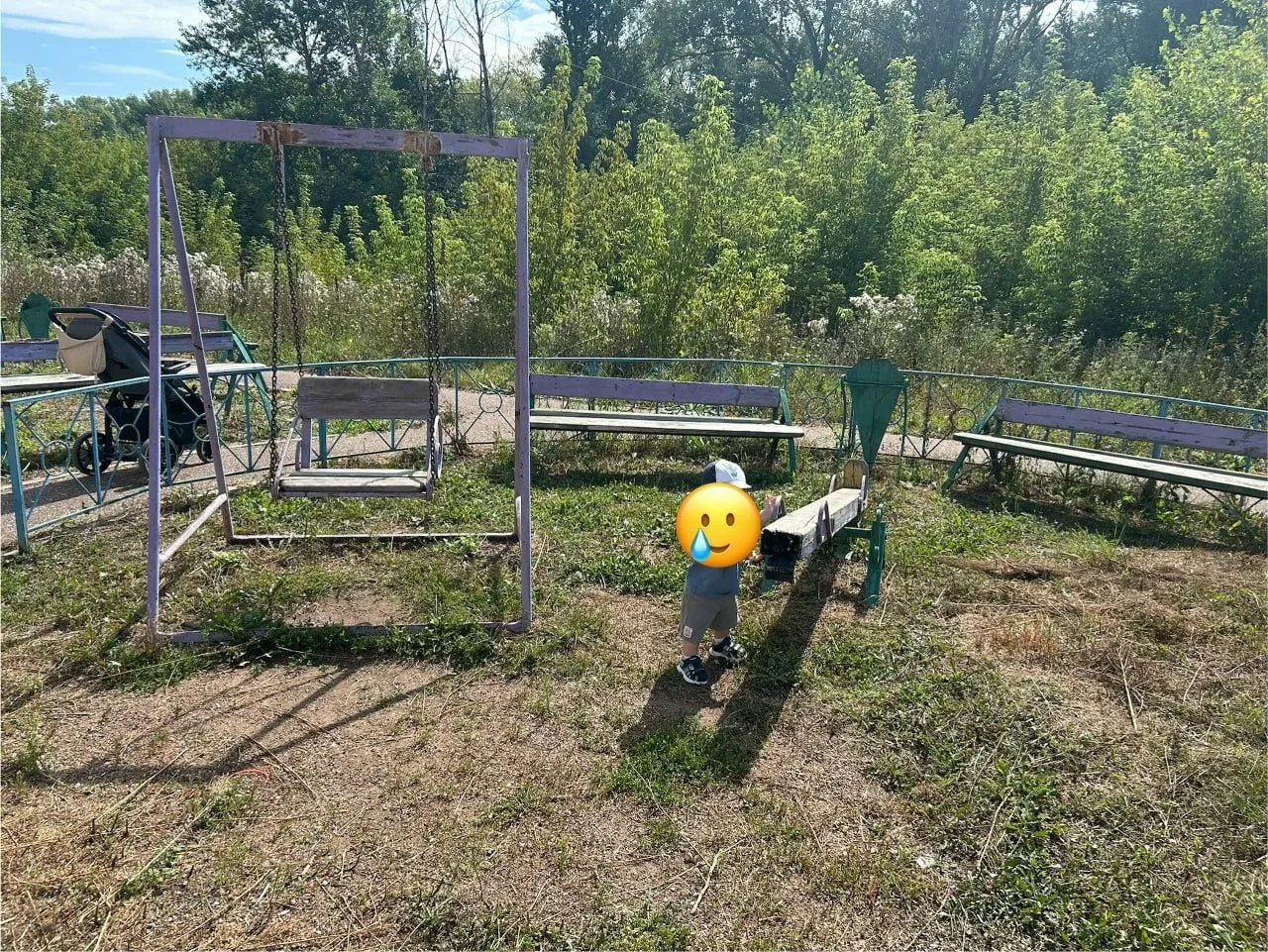 На старую и полуразрушенную детскую площадку пожаловалась жительница Стерлитамака