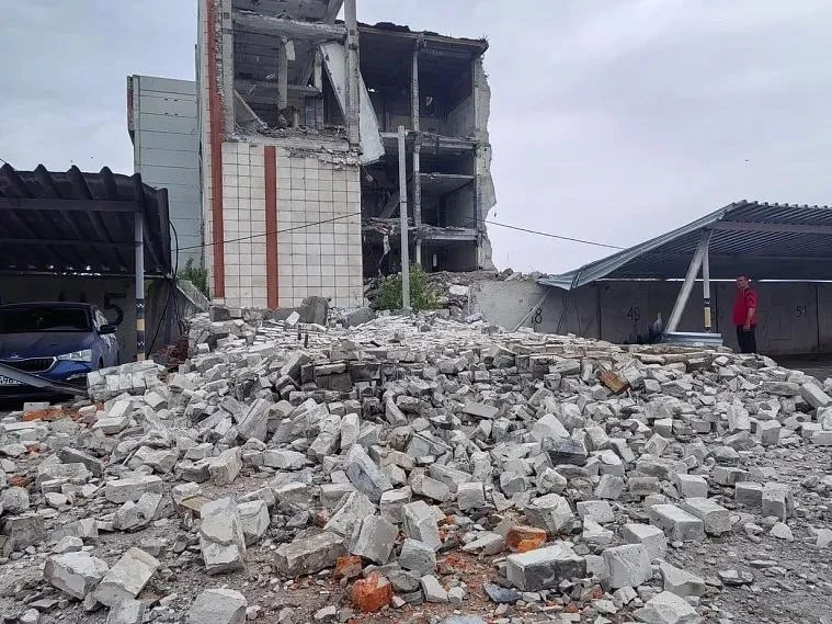 Железногорский предприниматель ответит в суде за обрушение стены бывшего завода «Кристалл»