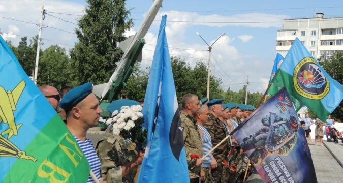 2 августа - день, когда небо становится ближе. В эту дату свой профессиональный праздник отмечает эл
