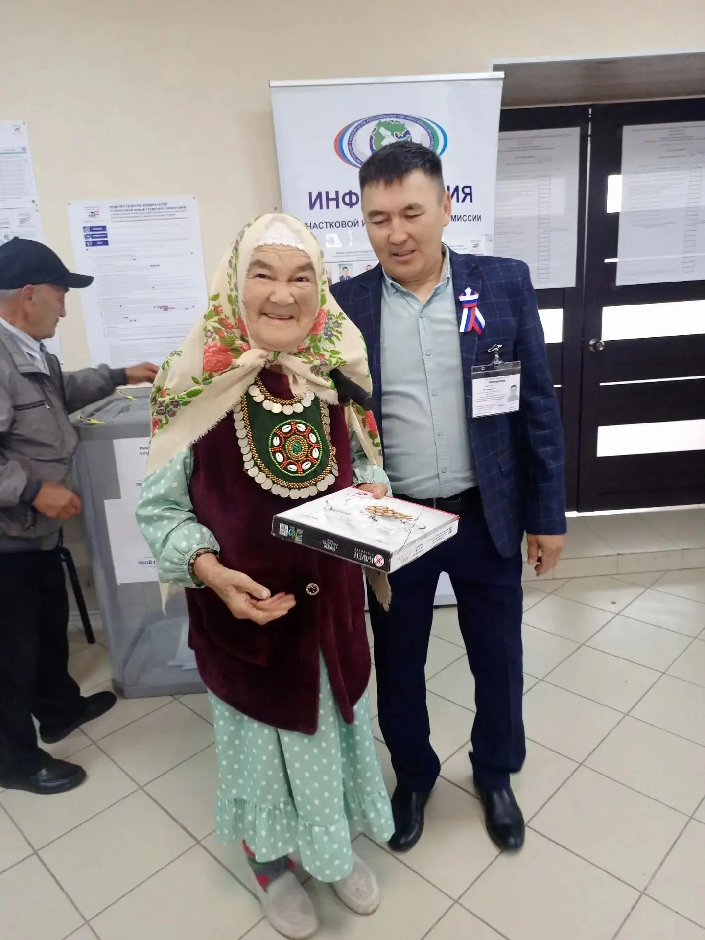 Особую активность проявляют люди старшего поколения. С раннего утра они направляются на...