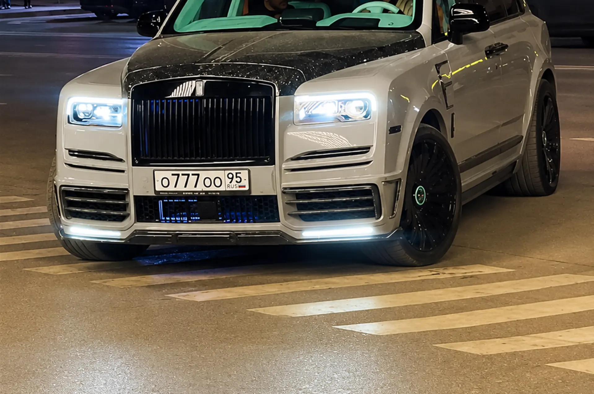 Вчера вечером в городе заметил необычный Rolls-Royce. Многие жалуются что денег нет в Р...