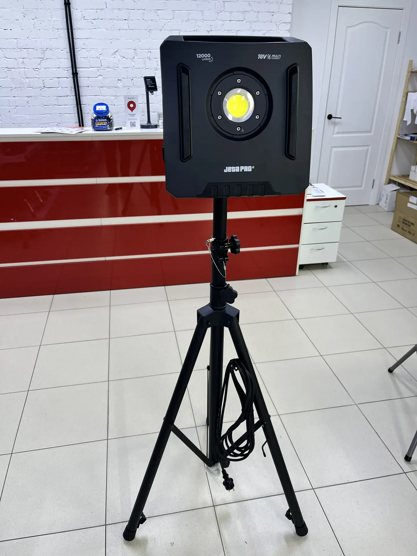 В наличии!

✅ Лампа светодиодная Jeta Pro AURA-4 
Цена - 19400₽
Цена со штативом - 28000₽

✅ Лампа с