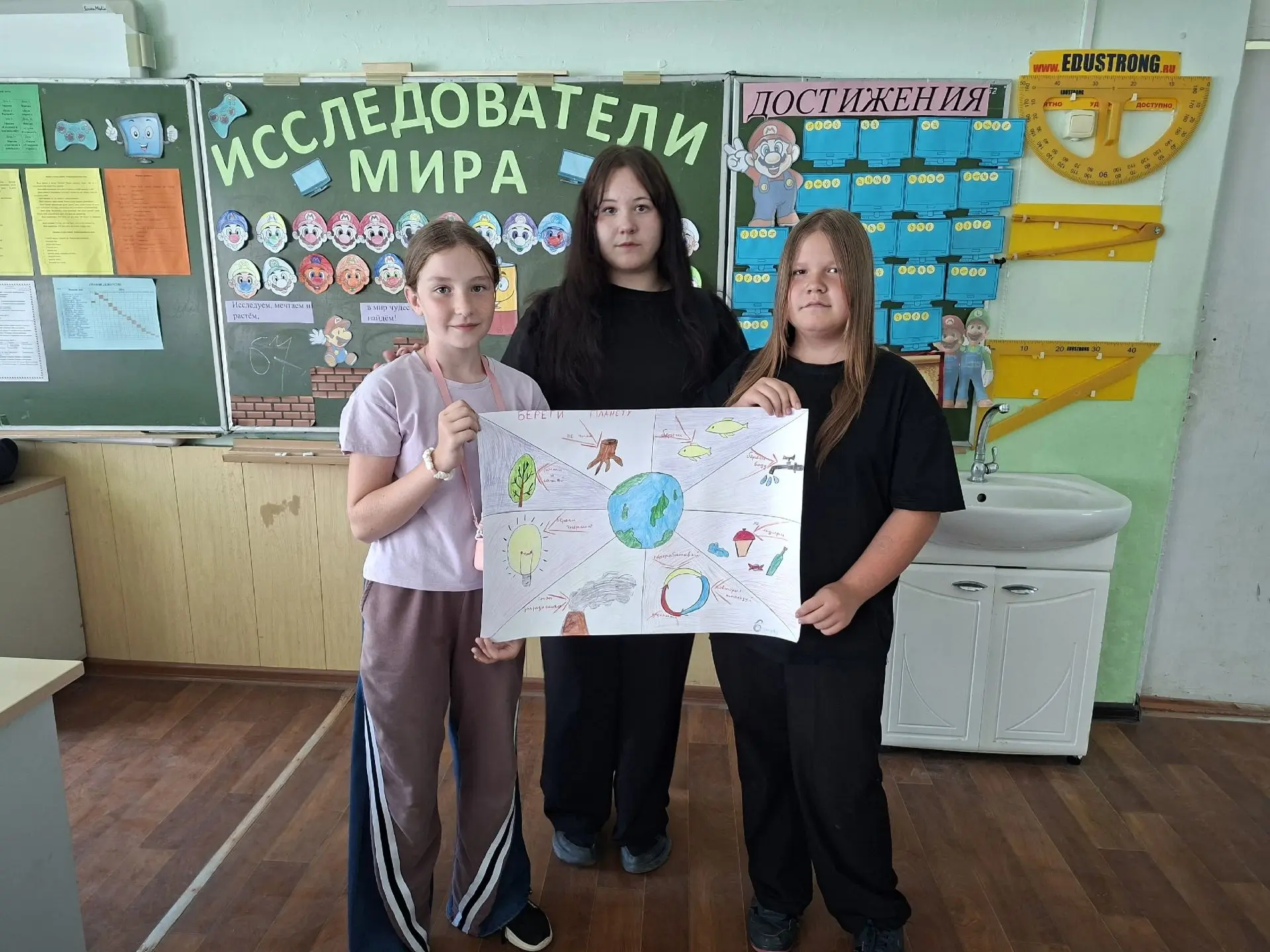 Лагерь Солнечный. Смена первых: первооткрыватели лета. День 5.

Пятый день в пришкольном лагере: эко