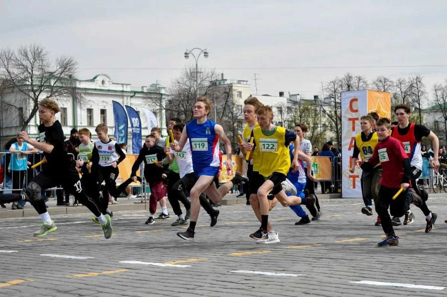 🏃 Вечерний забег МФМ в Екатеринбурге собрал больше 1,3 тысячи человек.
