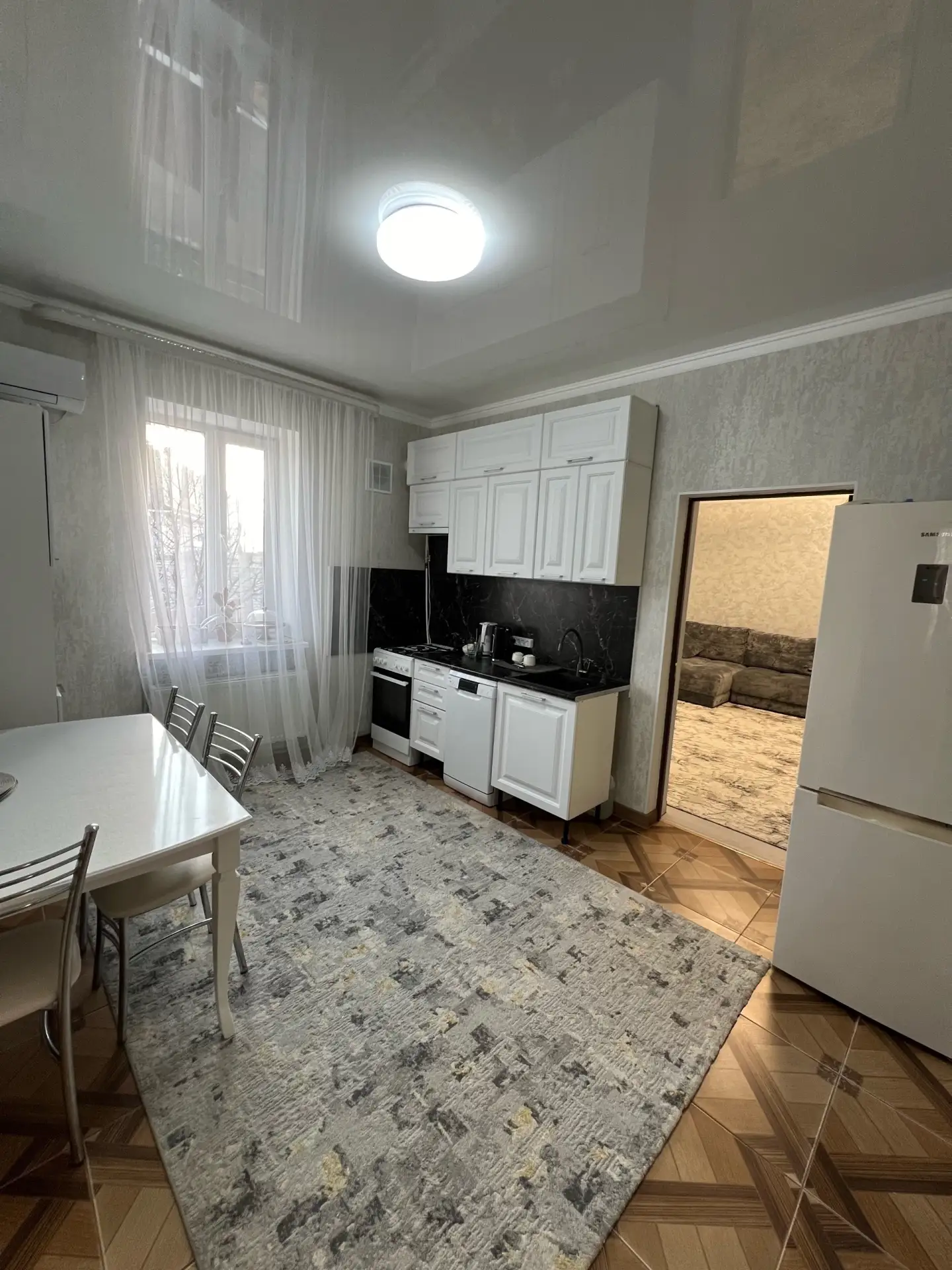 #СУДАК  Сдается уютный дом под ключ в районе кипарисовой аллеи. 4 спальные комнаты, полностью оборуд