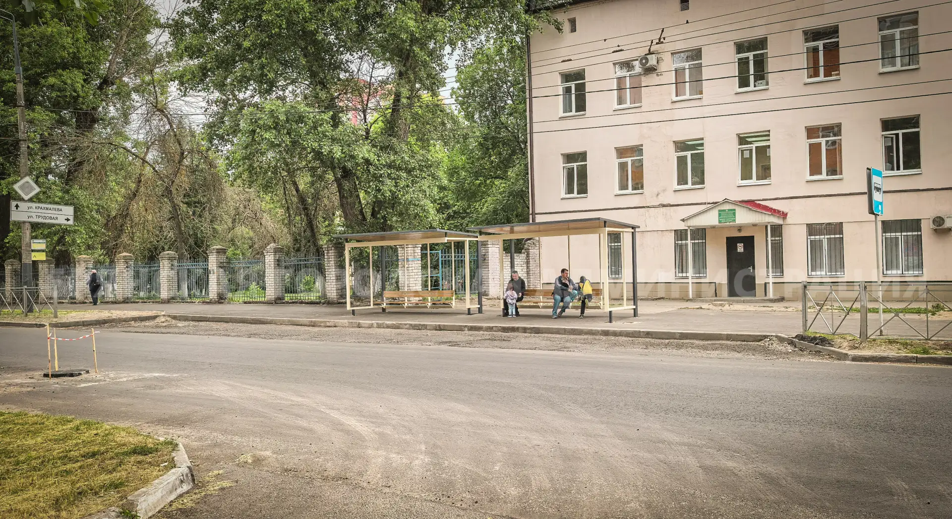 На улице Советской устанавливают новые остановки

На улице Советской, на остановке общественного тра