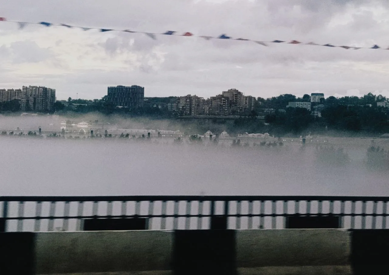 На улице так пасмурно, что красочных закатов не дождешься. Зато сегодня в Иркутске был вот такой тум