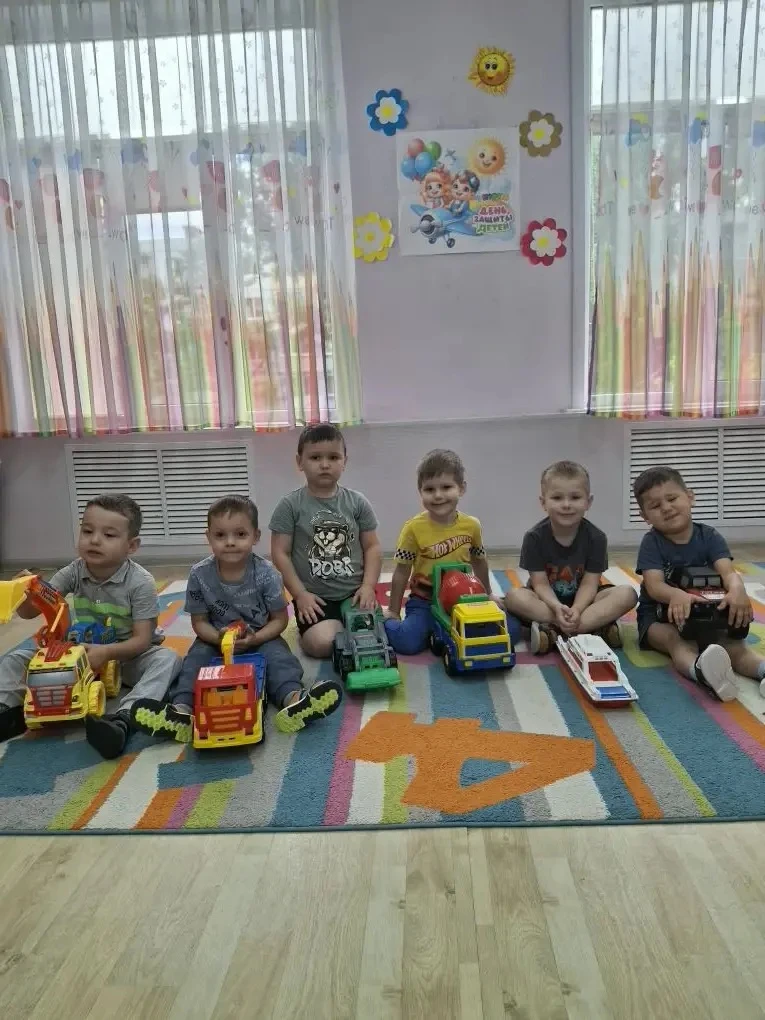 Сегодня в нашей группе №5 прошёл настоящий праздник — День Игрушек! 🧸✨

Наши ребята превратились в 