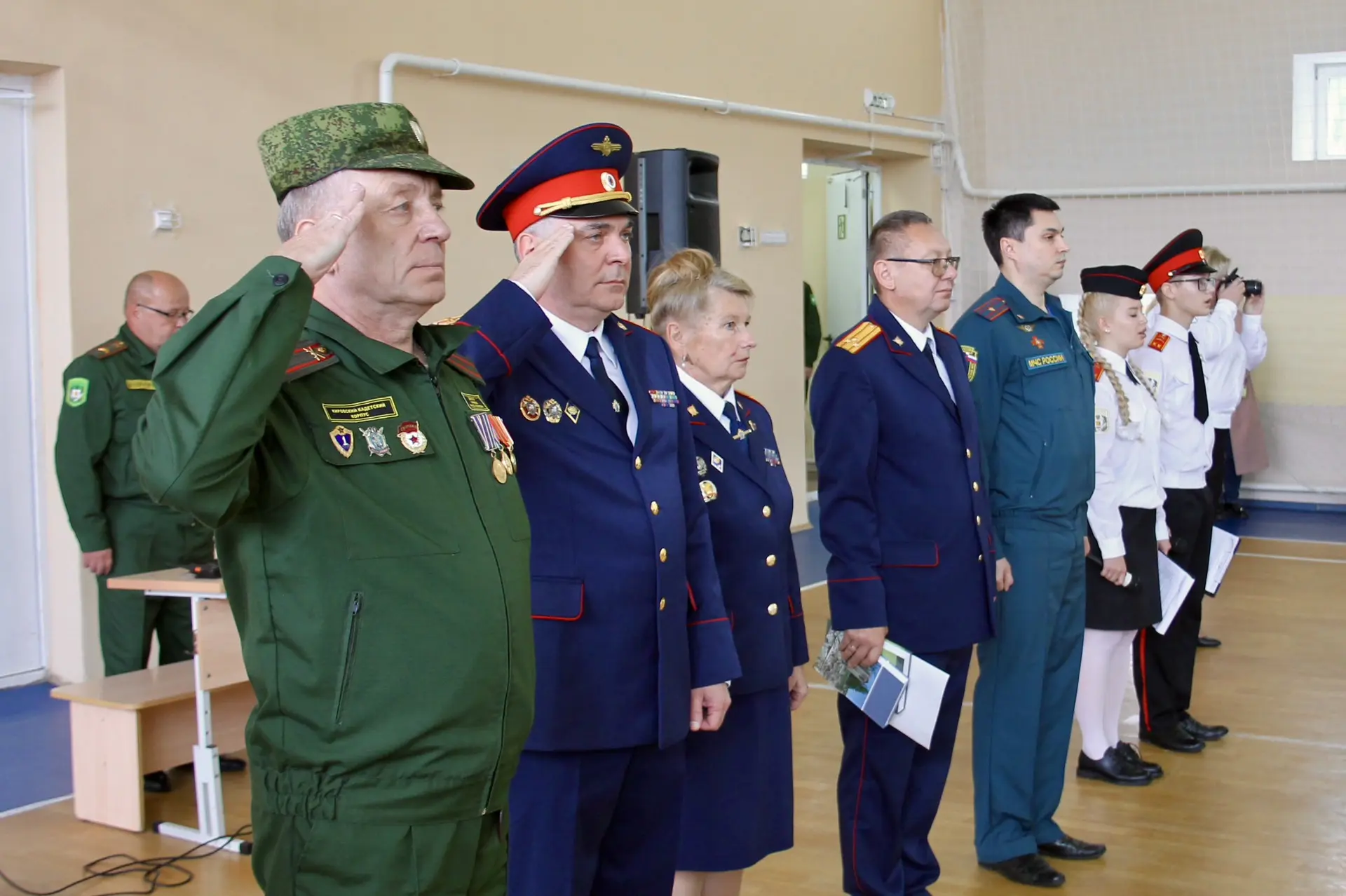 И.о. руководителя СУ СК России по Кировской области С.Ш. Оразаев поздравил подшефных ка...