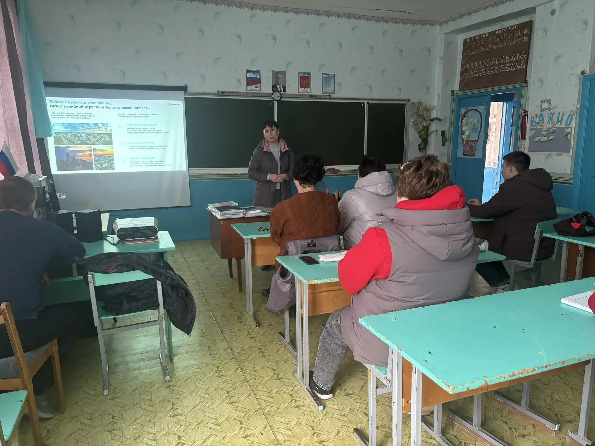 Профориентационное мероприятие от Еврохим ВолгаКалий.
 
🧑‍🏭👩‍🏭Учащиеся и родители 8-х, 9-х класс