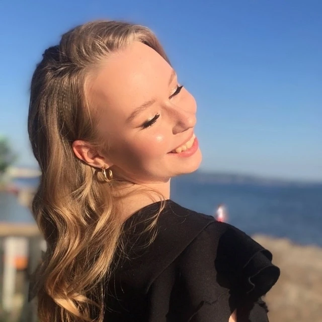🎁🌺🎁Сегодня, 7 июля, празднует свой день рождения преподаватель теоретических дисциплин Сафонова Д
