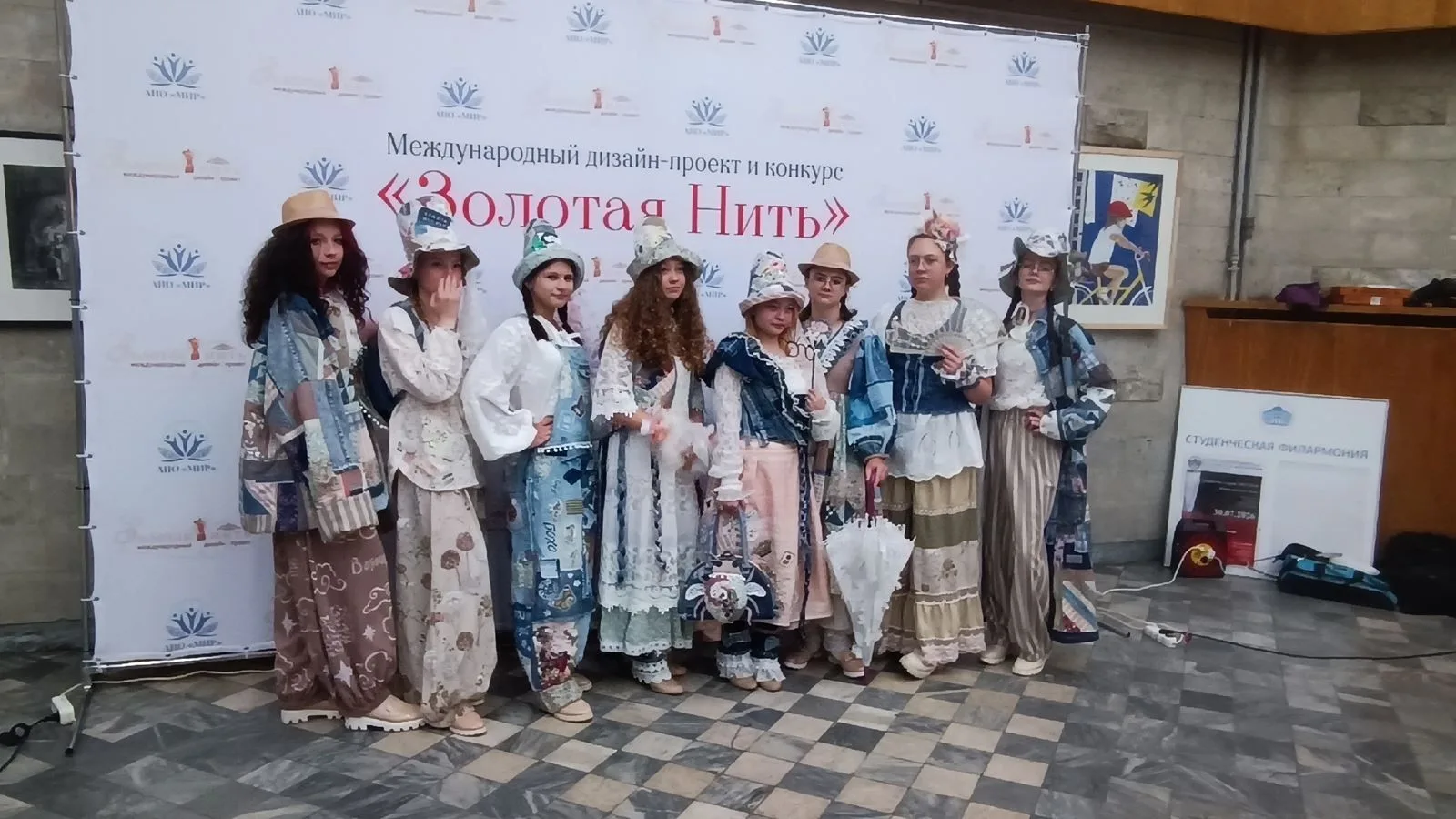 Театр моды «Каприз» Дворца пионеров и школьников успешно выступил на конкурсе юных диза...