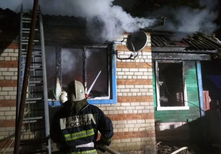 В Ахтубинском районе за сутки сгорели две хозпостройки.  Первый пожар произошел в рабочем поселке Ве