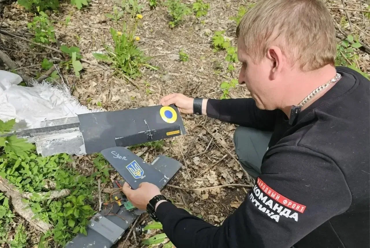 Своих не бросаем: саратовские волонтеры привезли бойцам на передовую груз на полмиллиона рублей


Ак