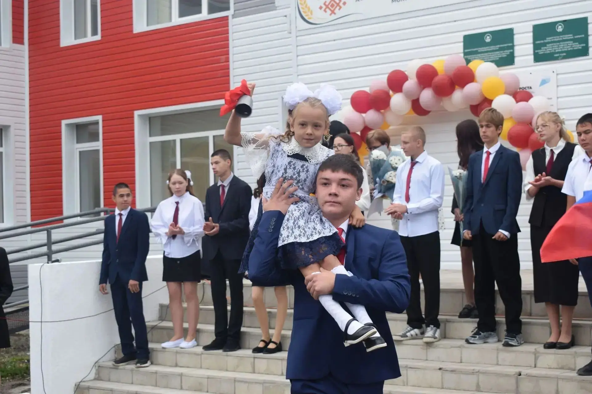 Сегодняшний день для небольшой, но дружной нашей школы стал по-настоящему историческим....