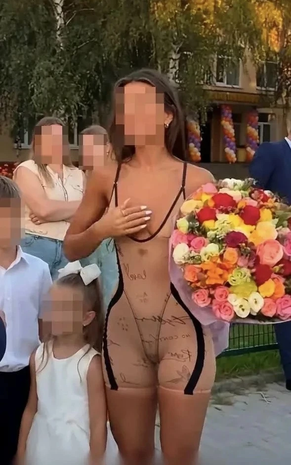 😳 Чулки, кружево, мини и корсеты — не набор на свидание, а новая модная база для мам н...